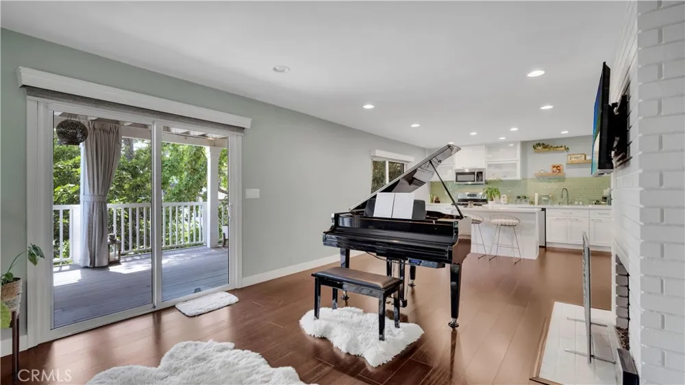 407 Alta Vista Avenue South Pasadena, CA 91030