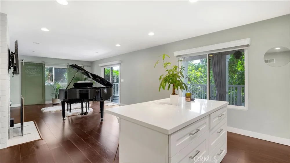 407 Alta Vista Avenue South Pasadena, CA 91030