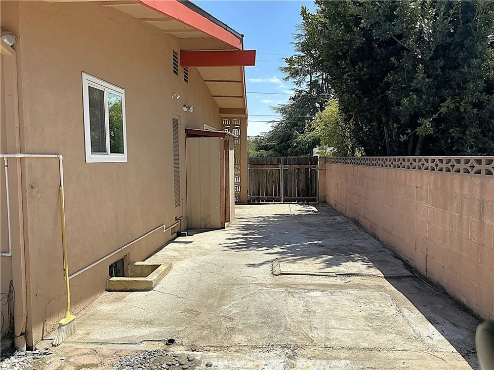 11735 Peach Tree Yucaipa, CA 92399