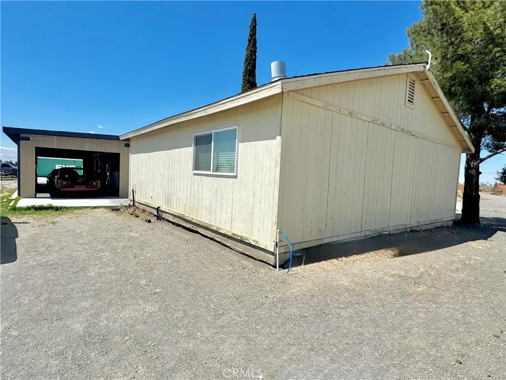 2775 Duncan Road Phelan, CA 92371