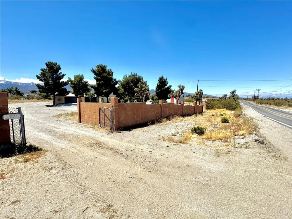 2775 Duncan Road Phelan, CA 92371