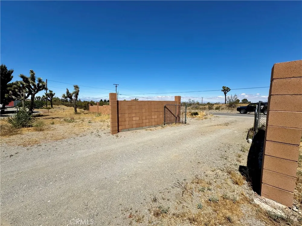 2775 Duncan Road Phelan, CA 92371