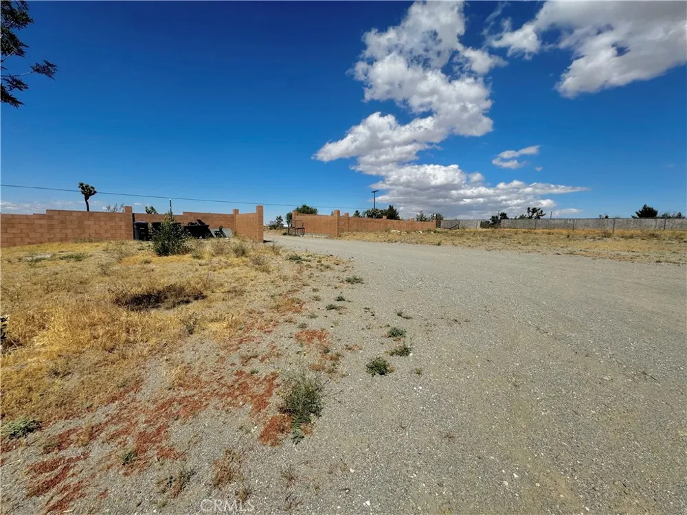 2775 Duncan Road Phelan, CA 92371