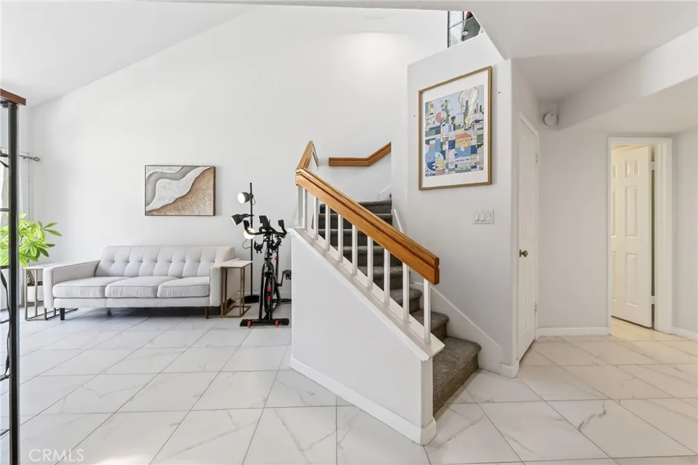512 S Hollydale Anaheim, CA 92808
