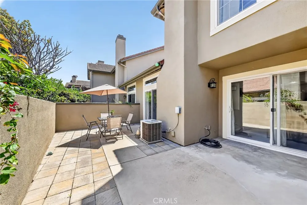 512 S Hollydale Anaheim, CA 92808