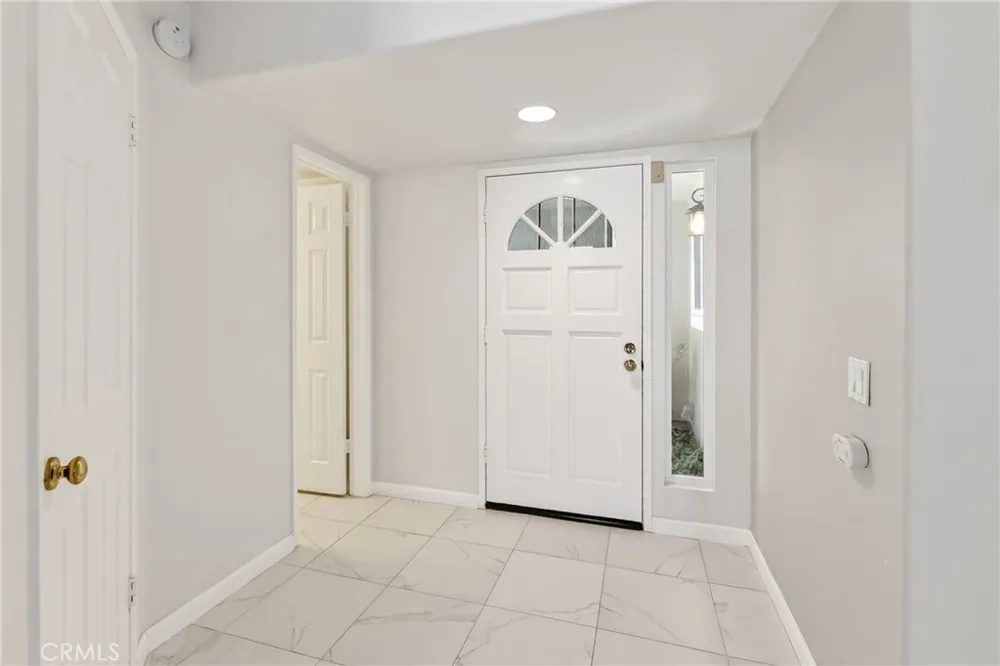 512 S Hollydale Anaheim, CA 92808