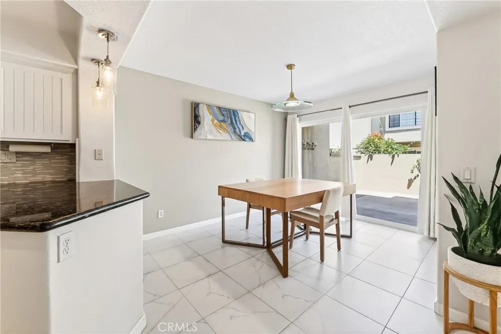 512 S Hollydale Anaheim, CA 92808