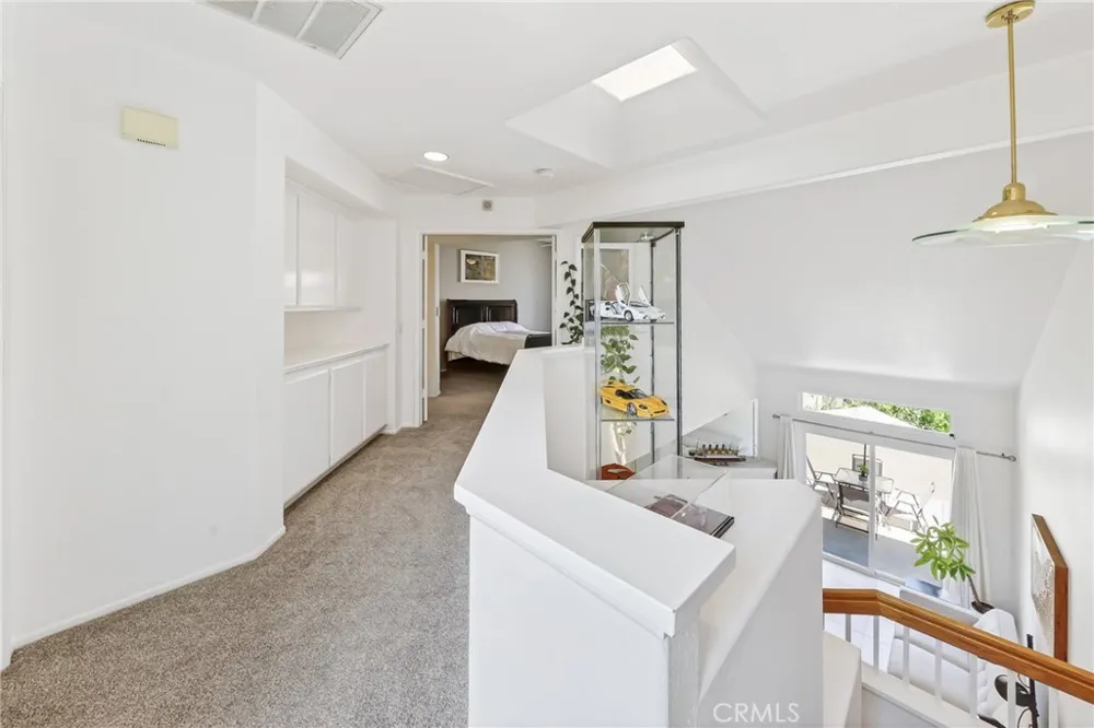 512 S Hollydale Anaheim, CA 92808