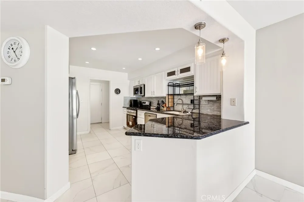 512 S Hollydale Anaheim, CA 92808