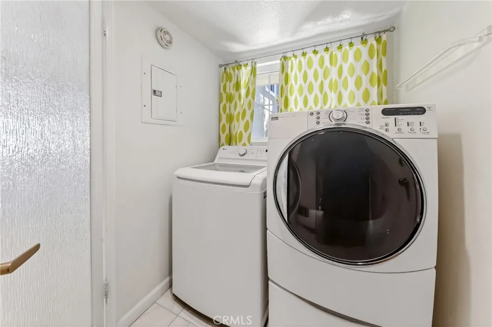 512 S Hollydale Anaheim, CA 92808