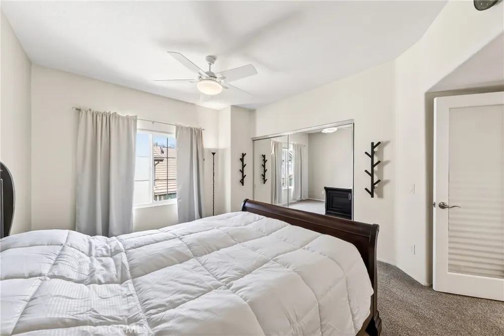 512 S Hollydale Anaheim, CA 92808