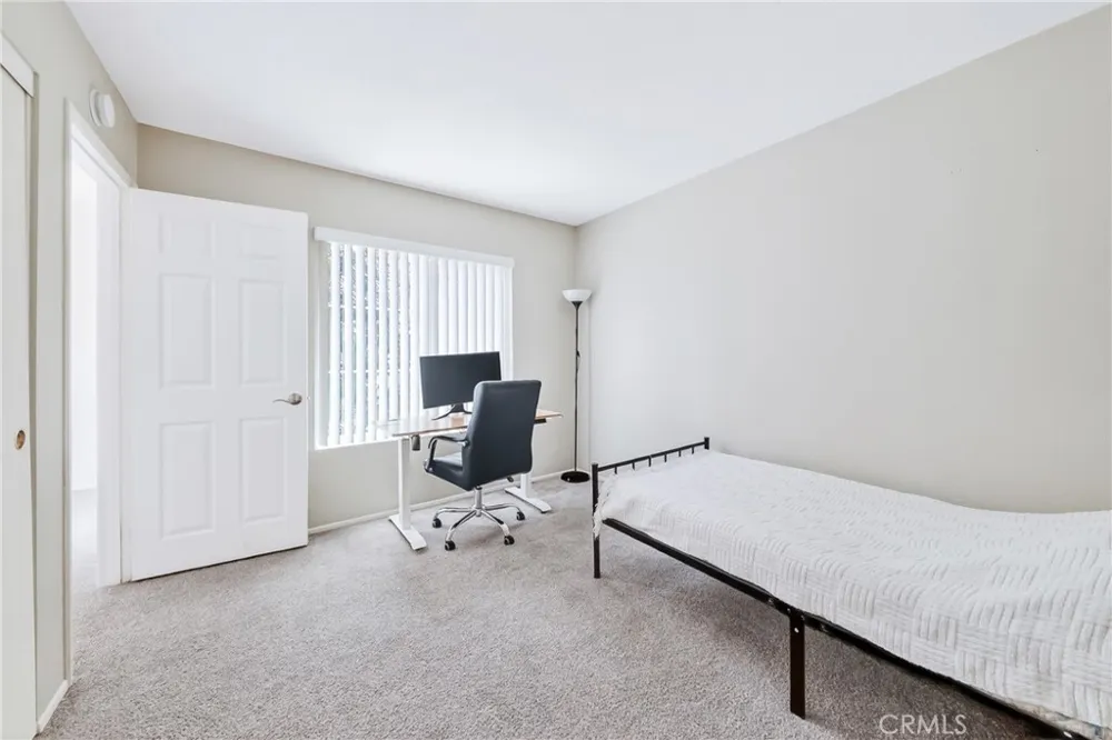 512 S Hollydale Anaheim, CA 92808