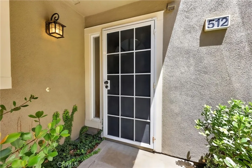 512 S Hollydale Anaheim, CA 92808