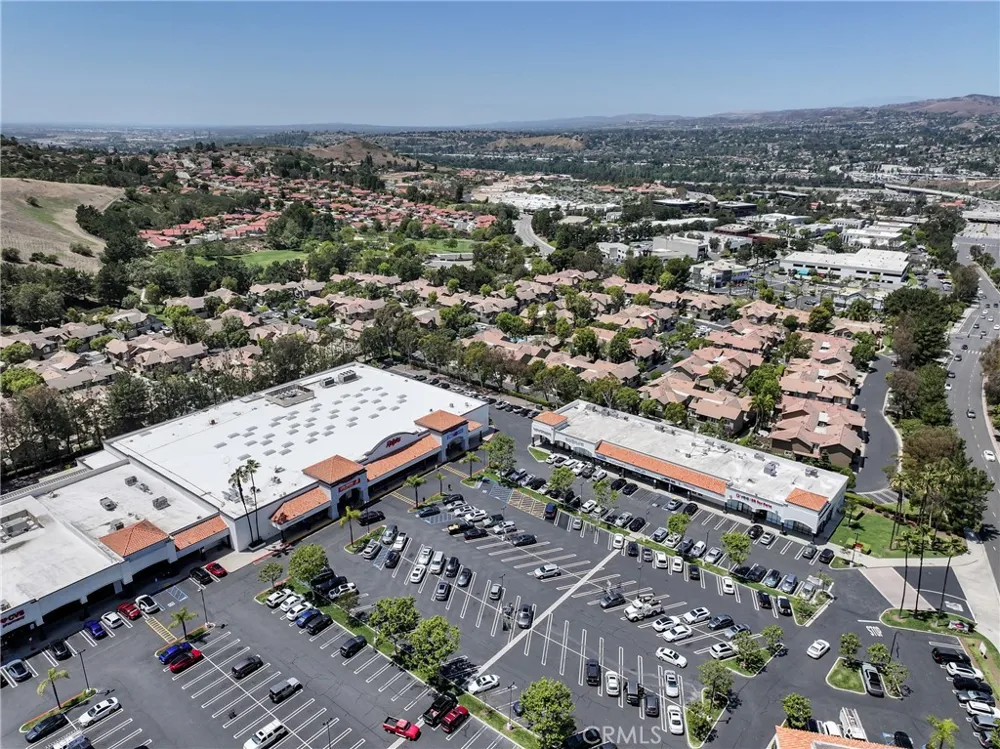 512 S Hollydale Anaheim, CA 92808