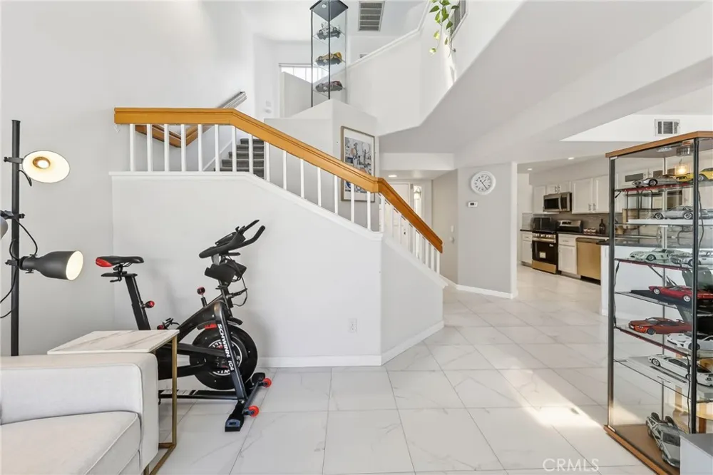 512 S Hollydale Anaheim, CA 92808