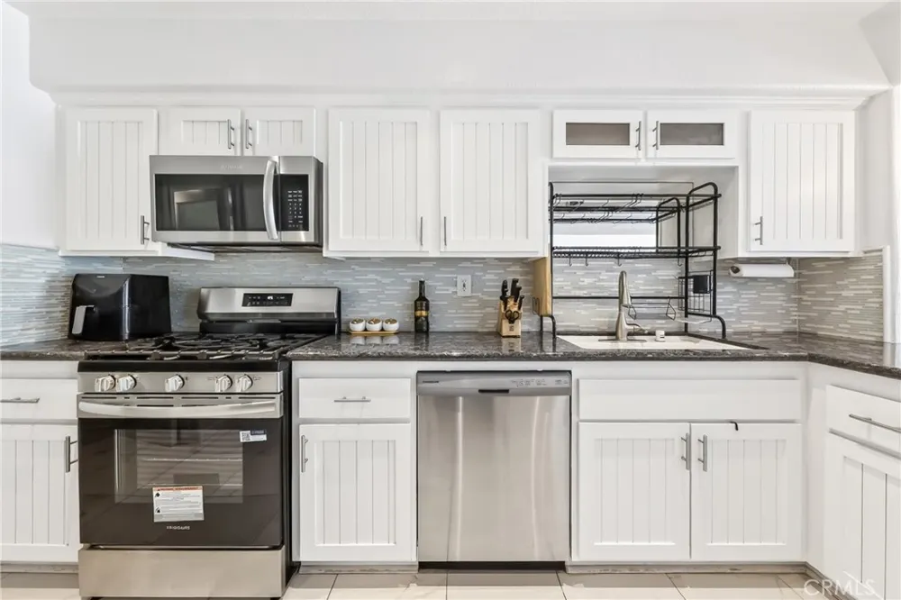 512 S Hollydale Anaheim, CA 92808