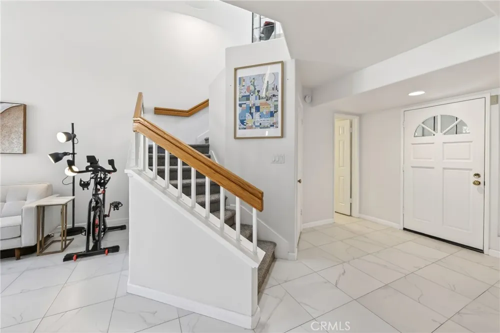 512 S Hollydale Anaheim, CA 92808