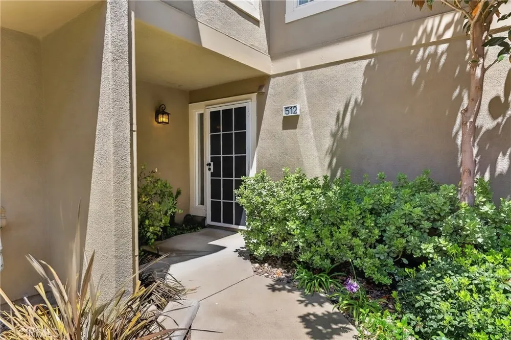 512 S Hollydale Anaheim, CA 92808