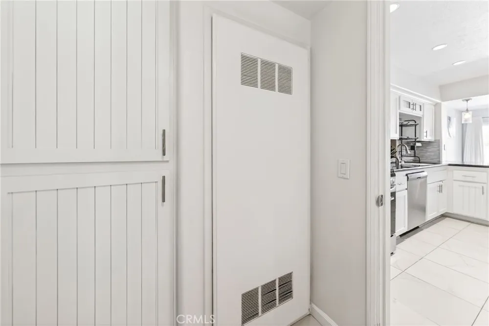 512 S Hollydale Anaheim, CA 92808