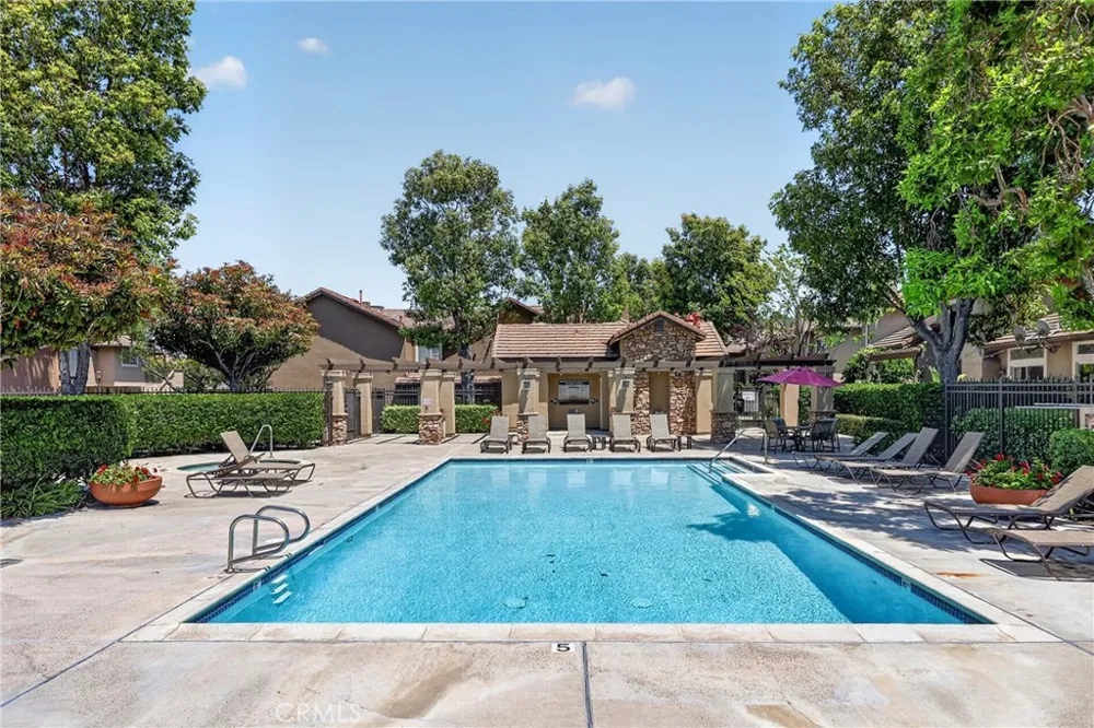 512 S Hollydale Anaheim, CA 92808