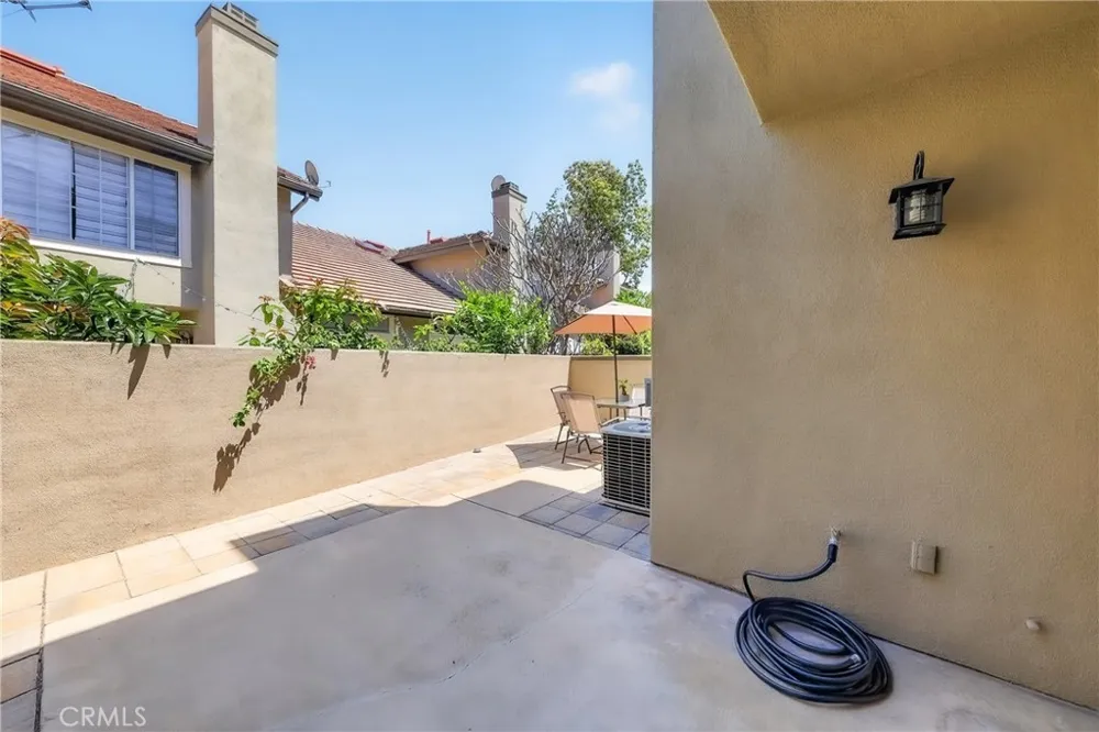 512 S Hollydale Anaheim, CA 92808