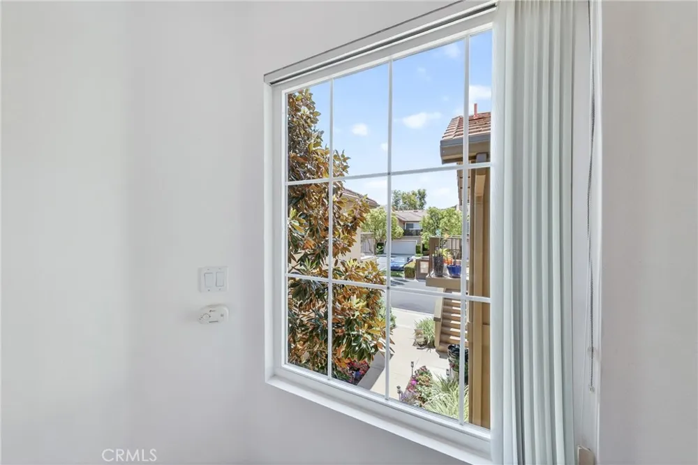 512 S Hollydale Anaheim, CA 92808