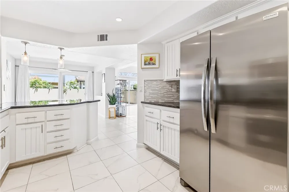 512 S Hollydale Anaheim, CA 92808