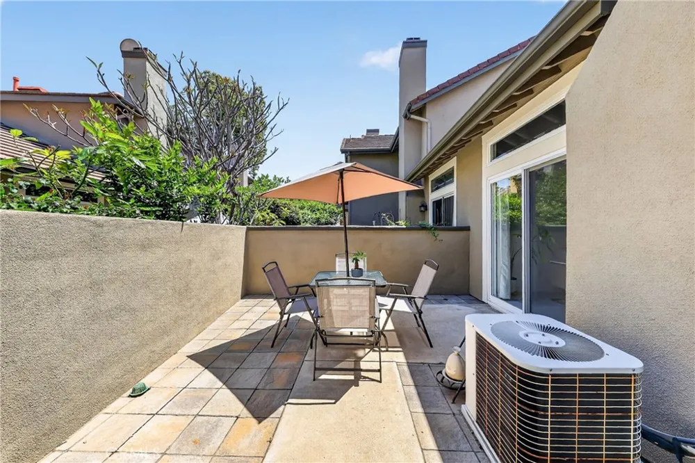 512 S Hollydale Anaheim, CA 92808