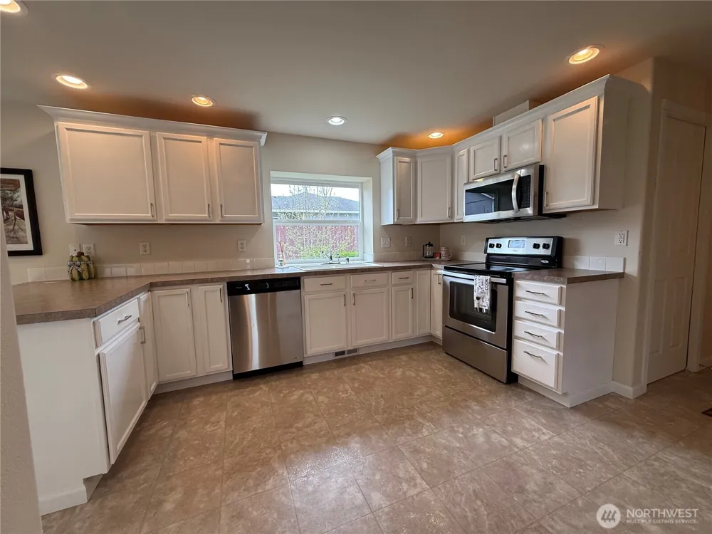 611 Andrews Avenue Cosmopolis, WA 98537