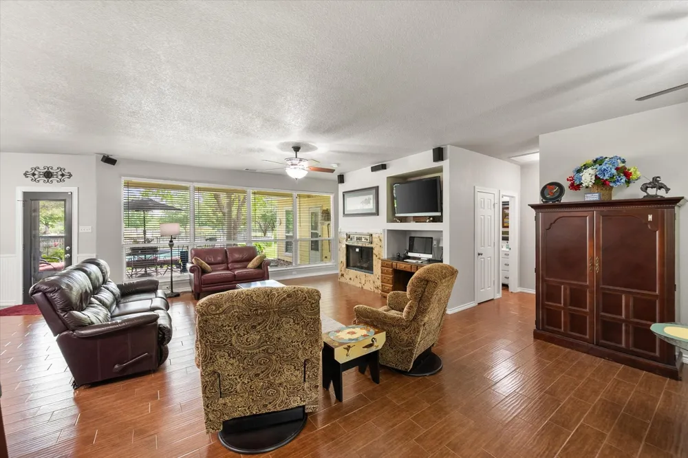 801 Seeton Road Mansfield, TX 76063