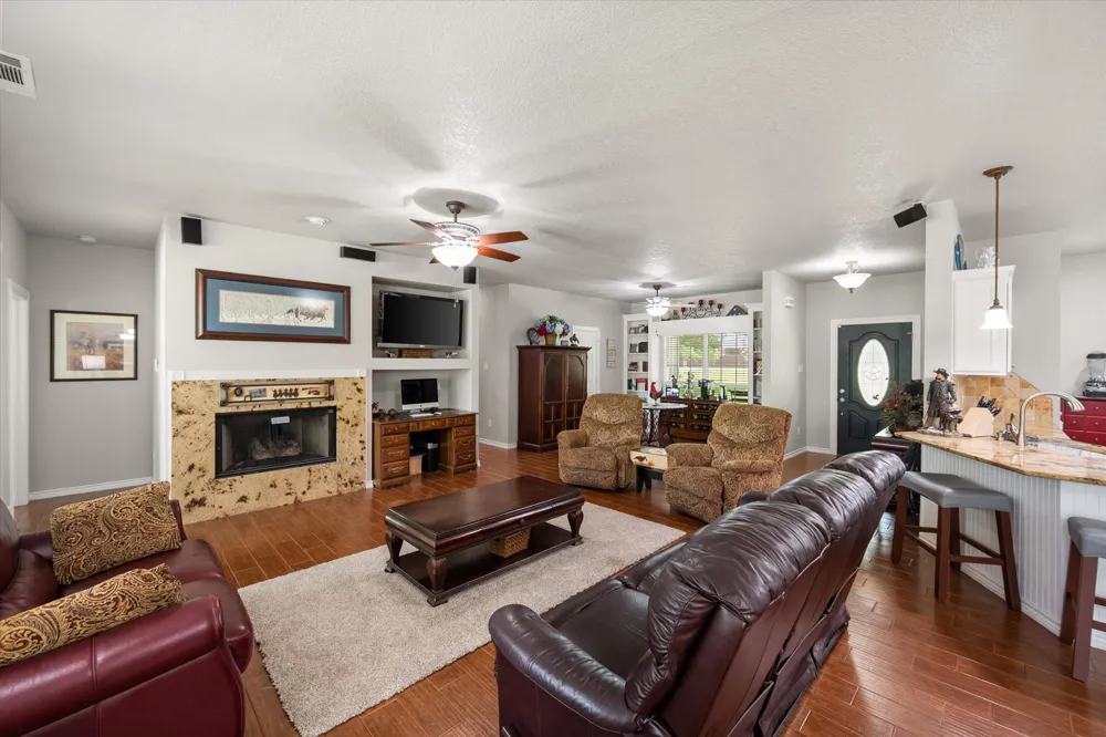 801 Seeton Road Mansfield, TX 76063