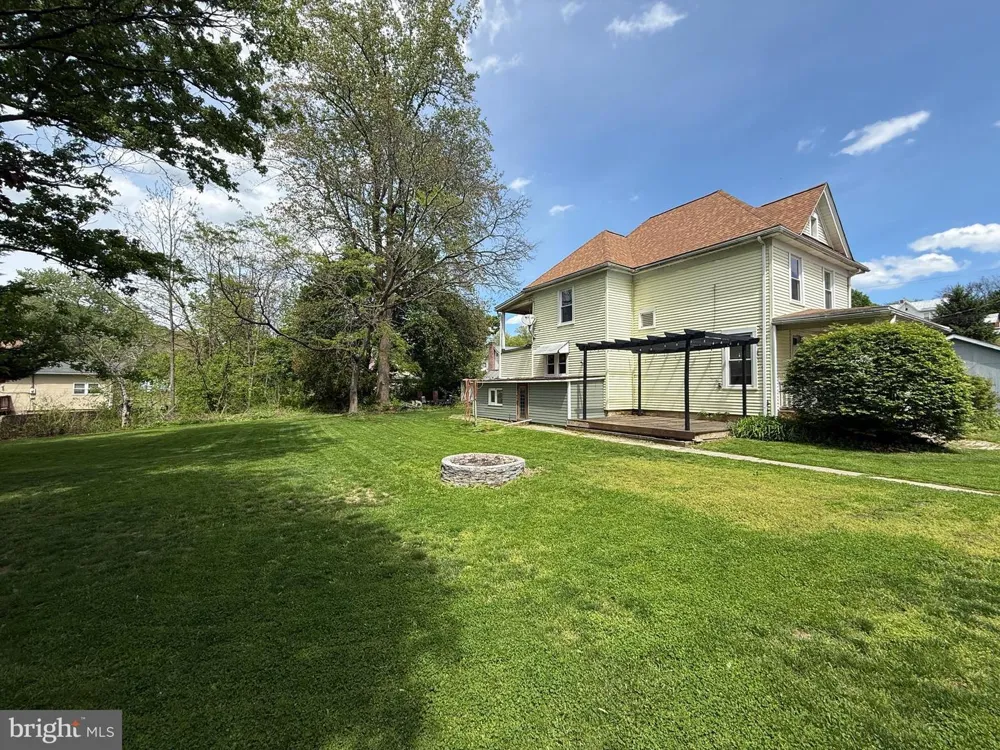 40 MABLE LANE Berkeley Springs, WV 25411