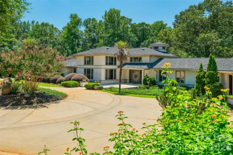 380 Montagu Drive