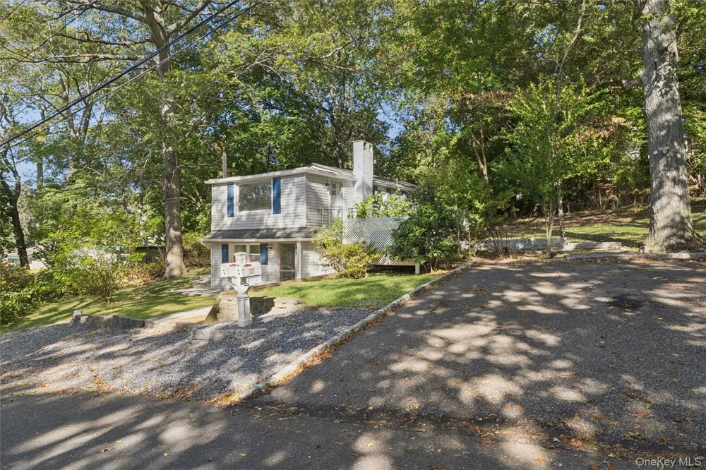 7 Yucca Road Rocky Point, NY 11778