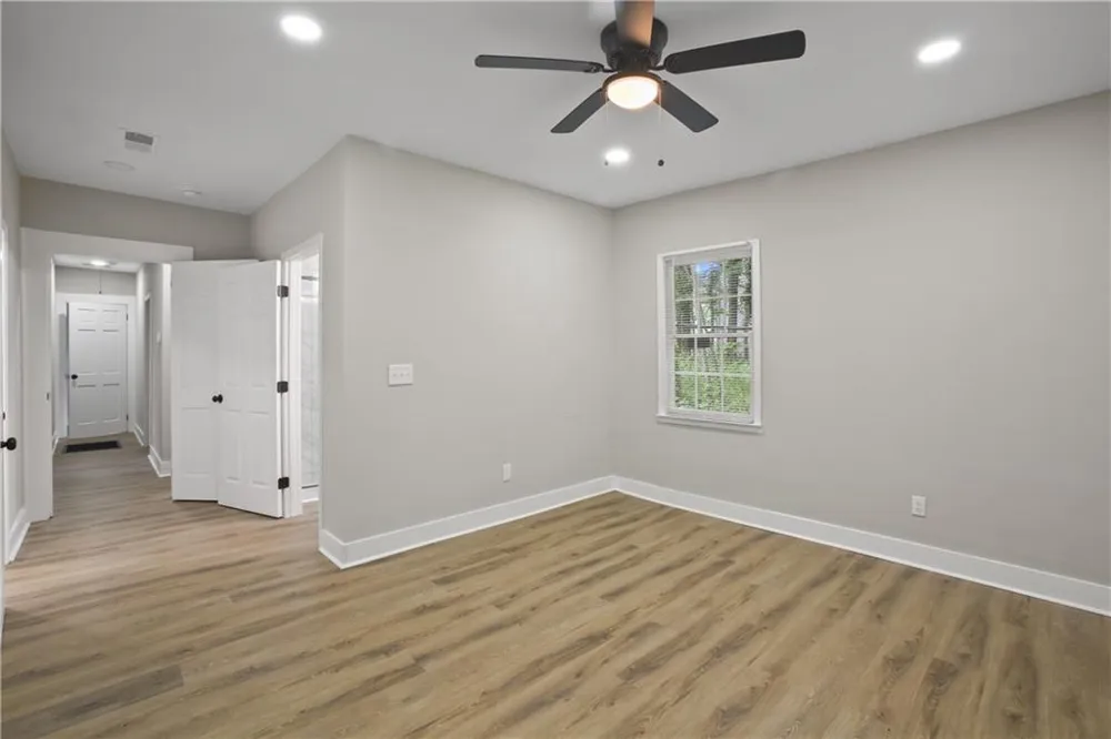 556 Holly Street NW Atlanta, GA 30318