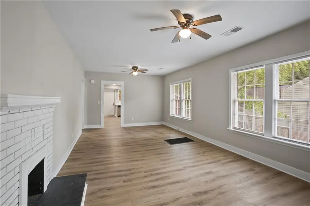 556 Holly Street NW Atlanta, GA 30318