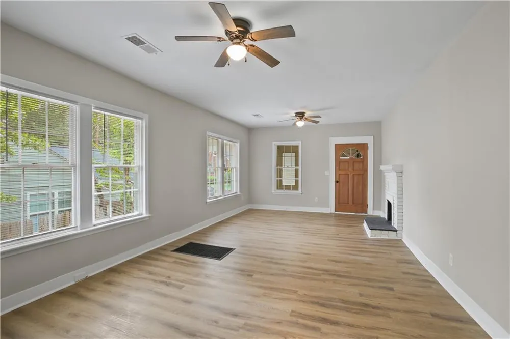 556 Holly Street NW Atlanta, GA 30318