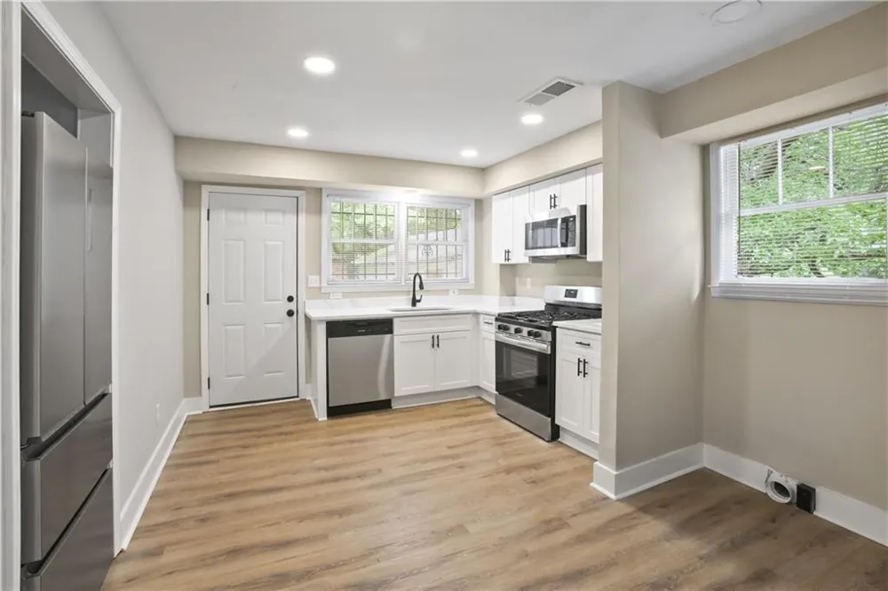 556 Holly Street NW Atlanta, GA 30318