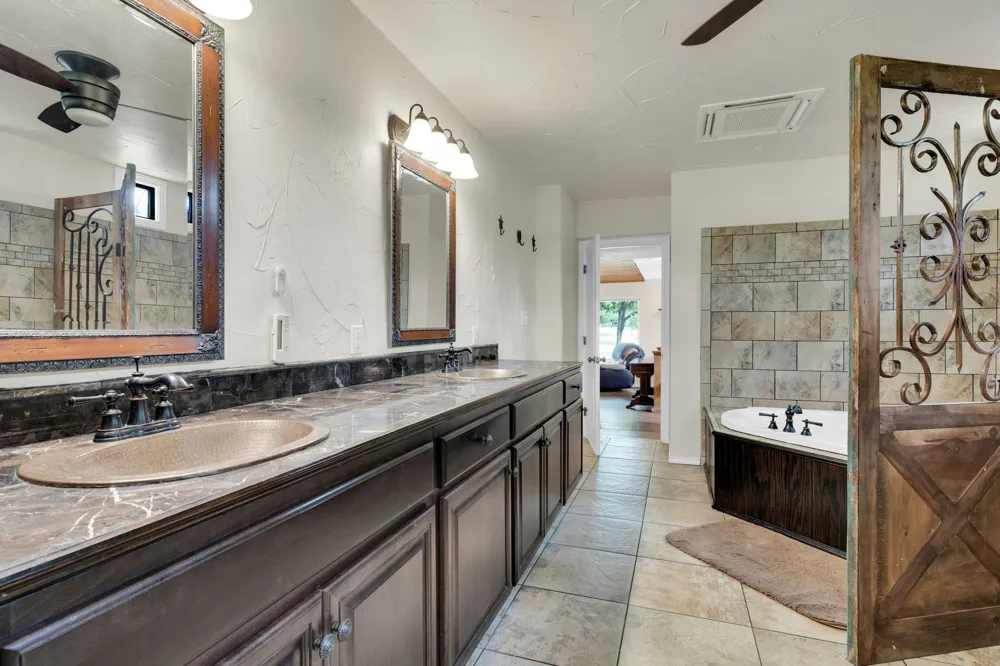 5102 Largo Drive De Cordova, TX 76049