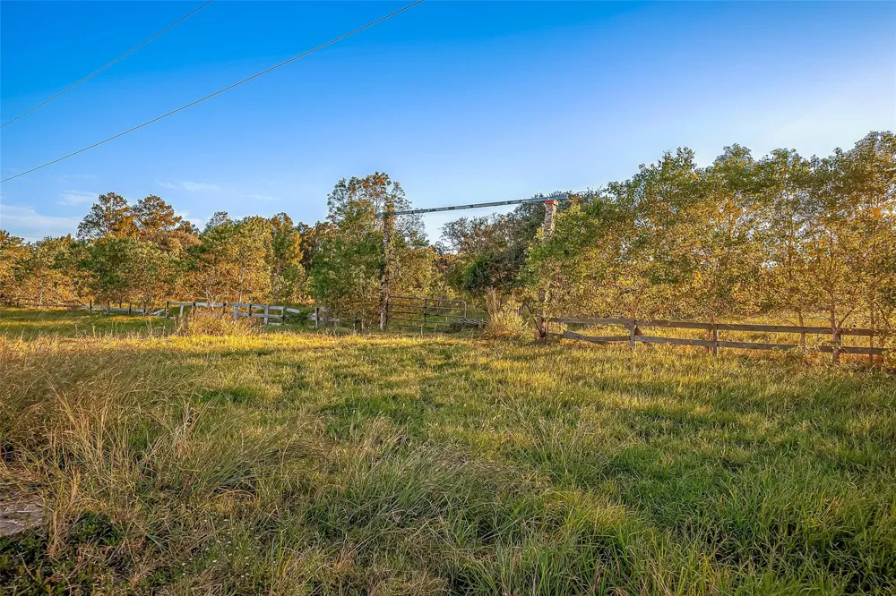 2830 County Road 290 Angleton, TX 77515