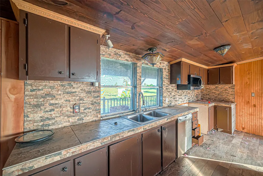 2830 County Road 290 Angleton, TX 77515