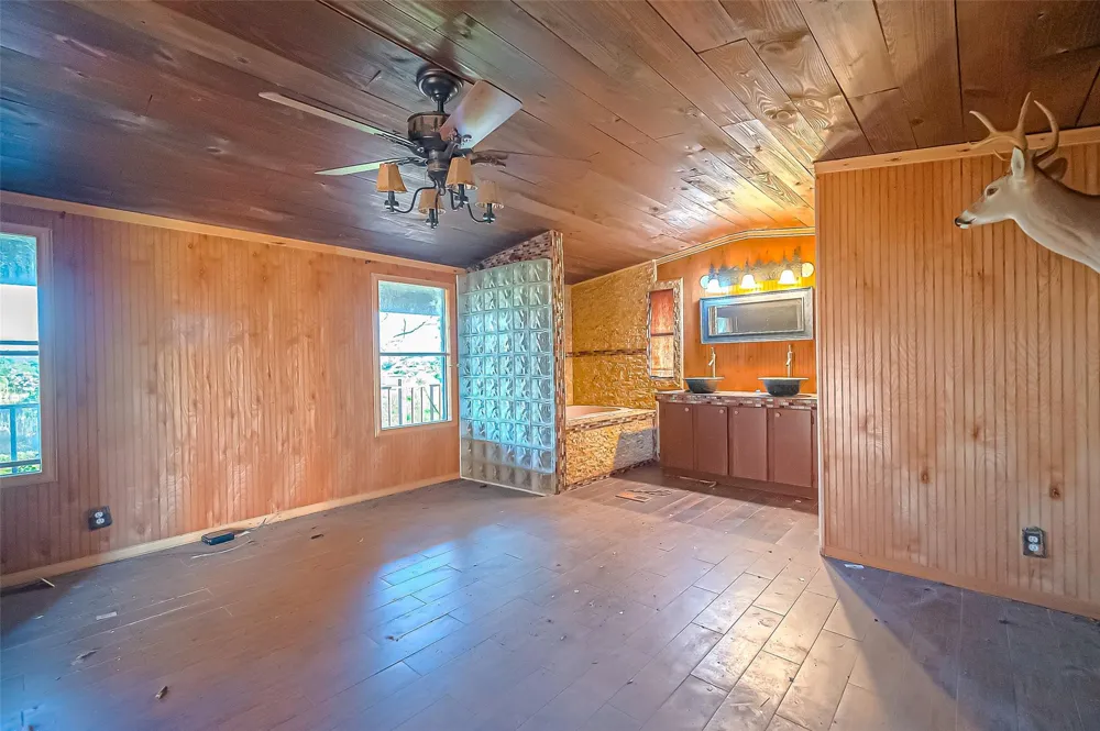 2830 County Road 290 Angleton, TX 77515