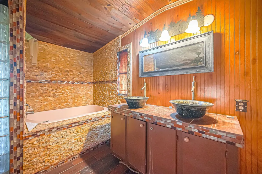 2830 County Road 290 Angleton, TX 77515