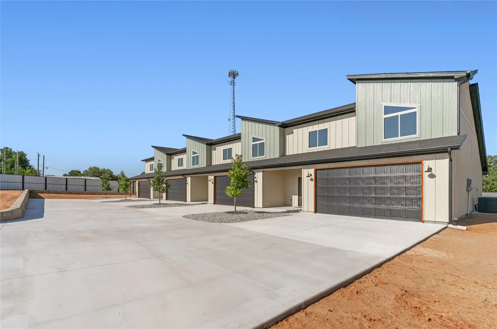 1001 Agua Escondida Court Springtown, TX 76082