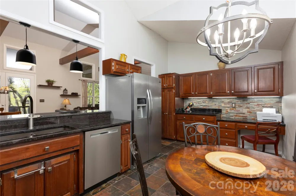 516 Cherokee Trace Lake Toxaway, NC 28747
