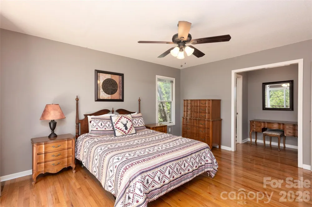 516 Cherokee Trace Lake Toxaway, NC 28747