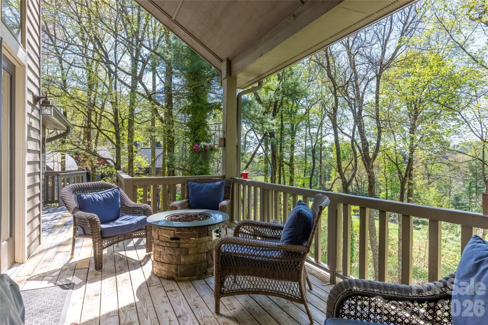 516 Cherokee Trace Lake Toxaway, NC 28747