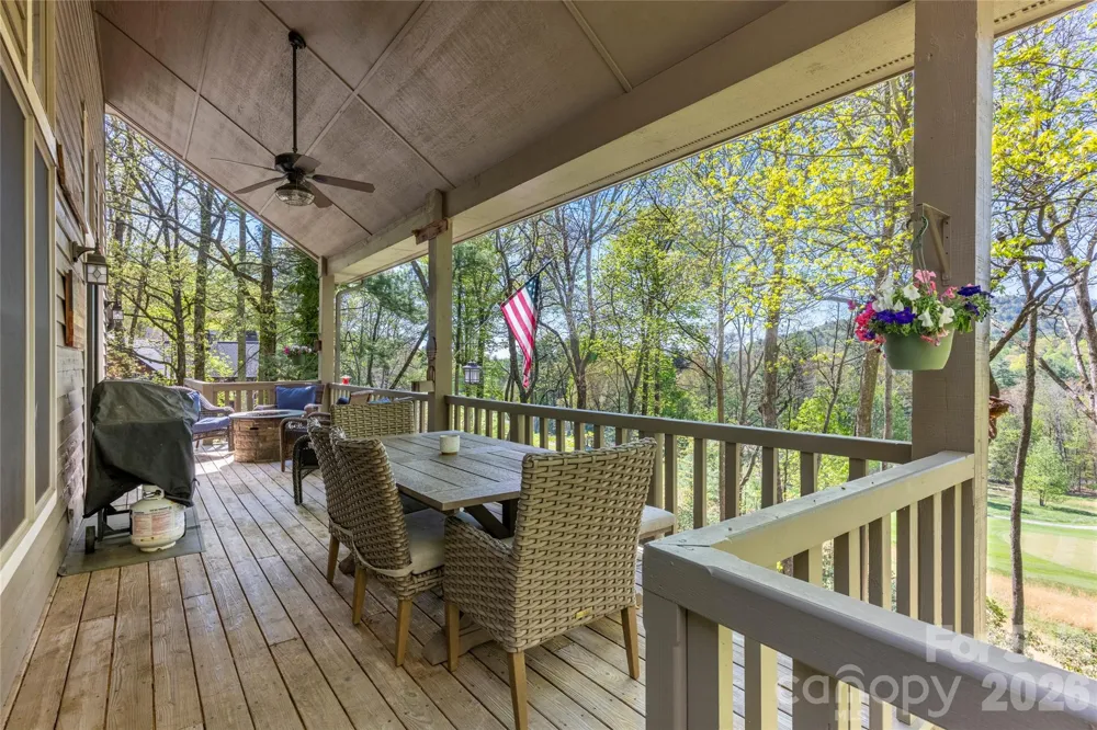 516 Cherokee Trace Lake Toxaway, NC 28747