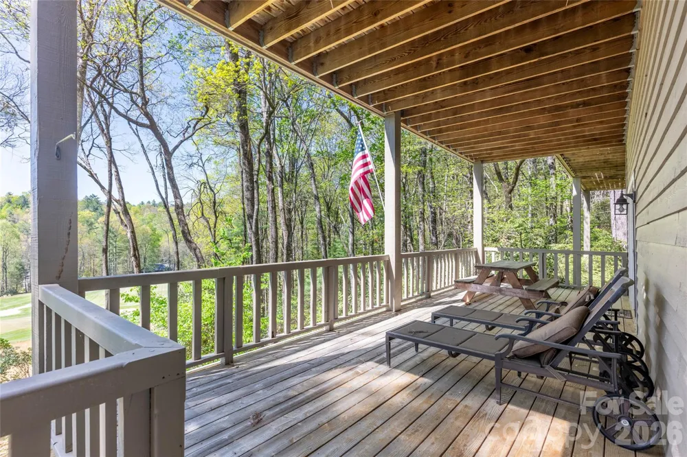 516 Cherokee Trace Lake Toxaway, NC 28747