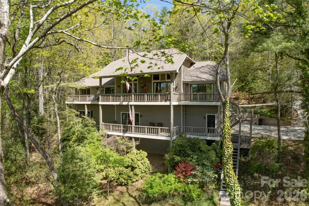 516 Cherokee Trace Lake Toxaway, NC 28747
